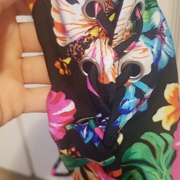 E37 SIREN: WOMENS FLOWERED BATHING SUIT - Picture 4 of 6